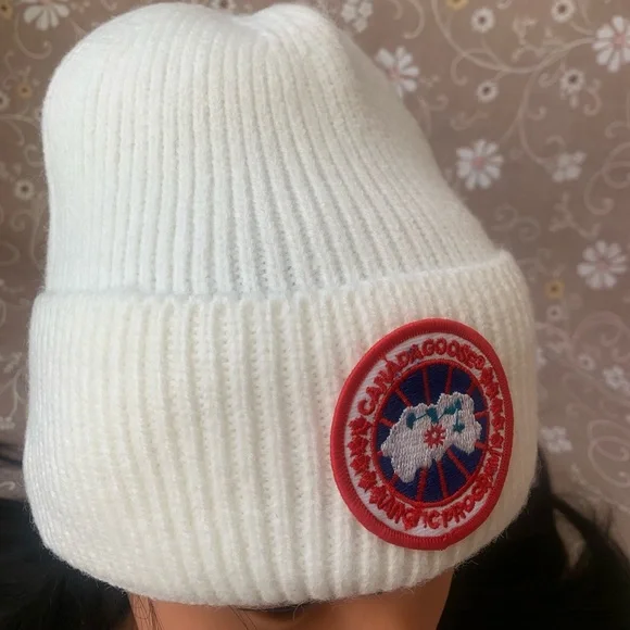 Canada Goose hat - Picture 2 of 5